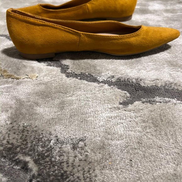 Mustard colored flats - Picture 5 of 5